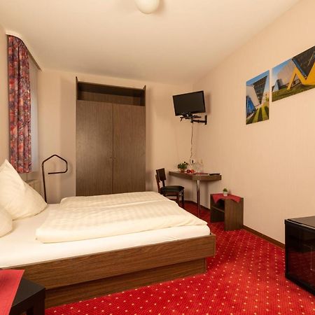 Hotel Restaurant Haesfeld Überherrn Kültér fotó