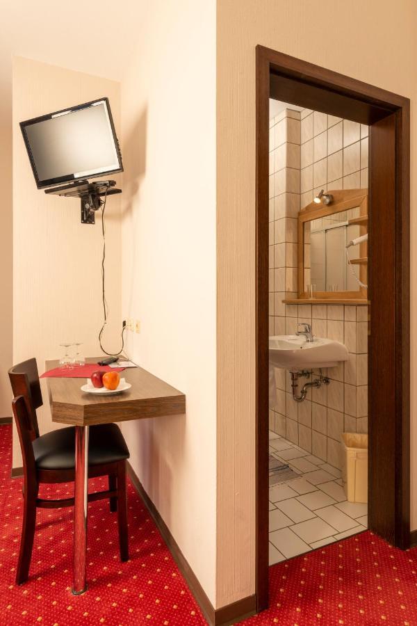 Hotel Restaurant Haesfeld Überherrn Kültér fotó
